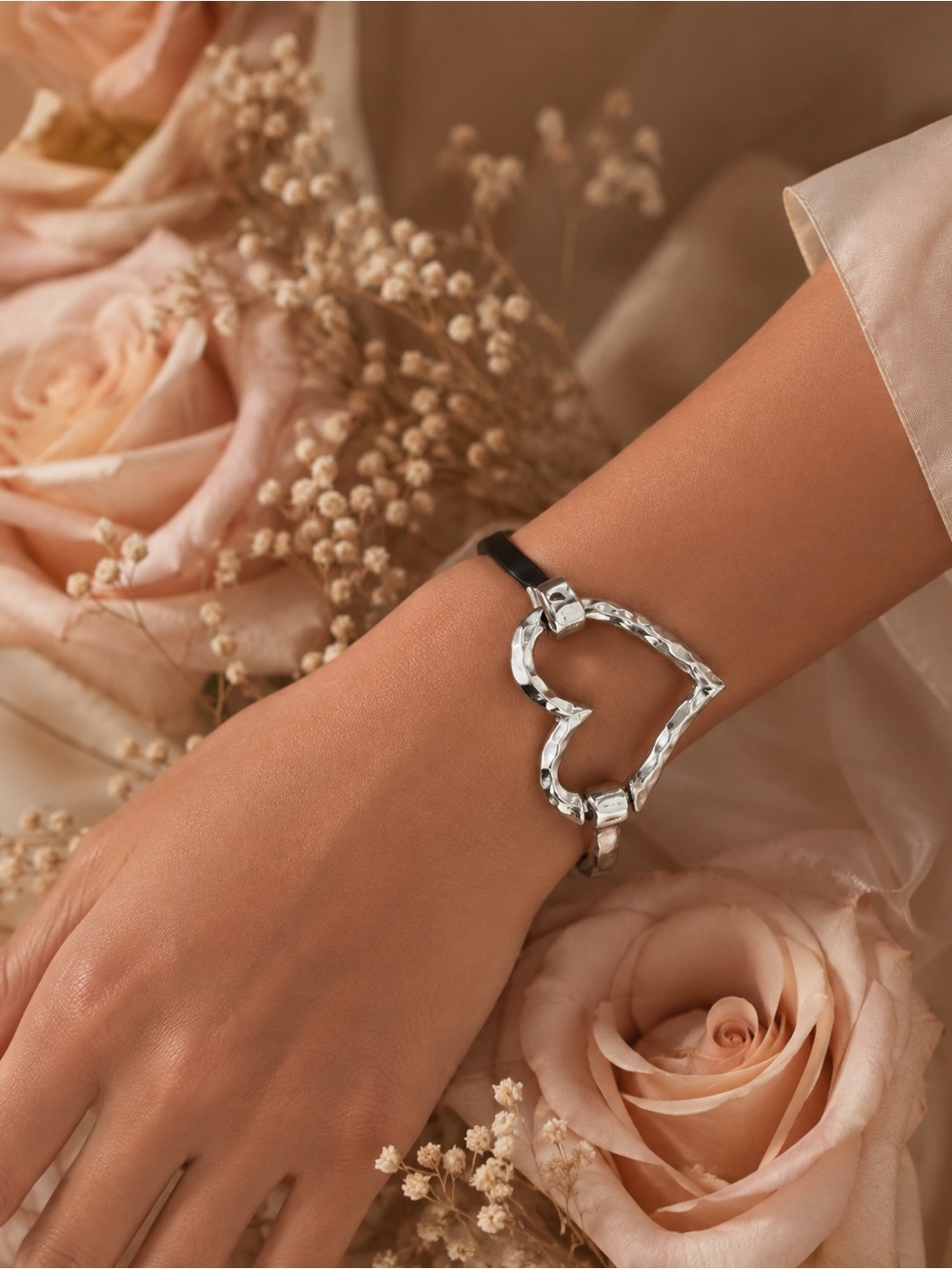 Sterling Silver Heart Link Bracelet in Silver